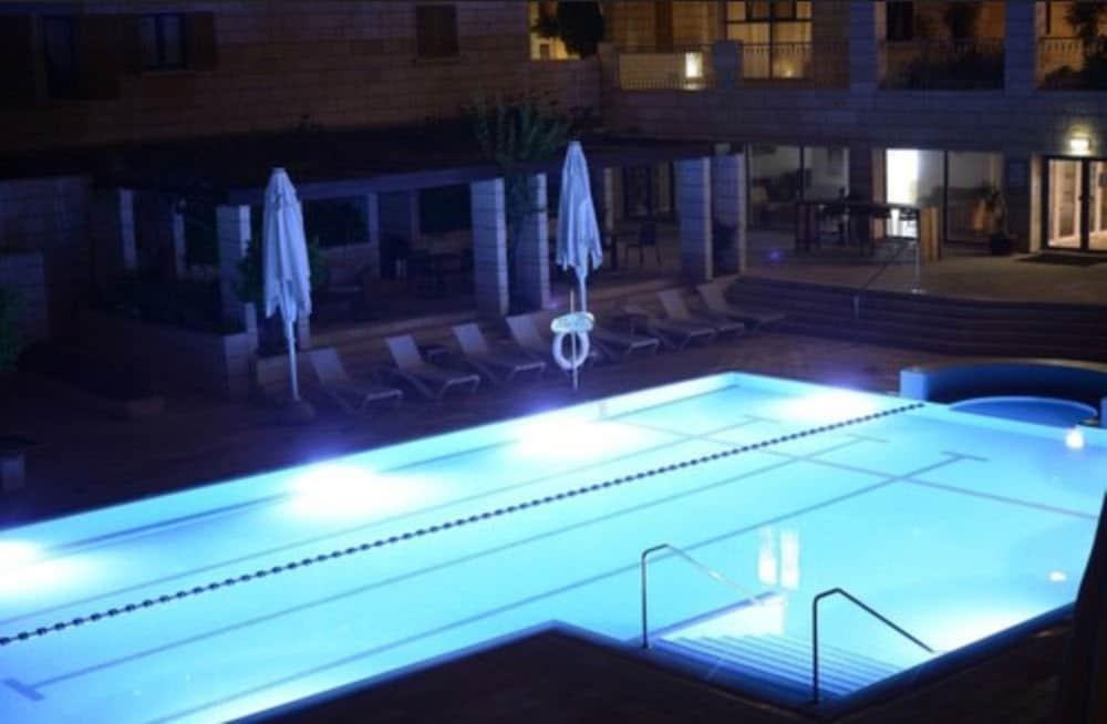 Andromeda Hill Apartments And Spa Tel Aviv Exterior photo