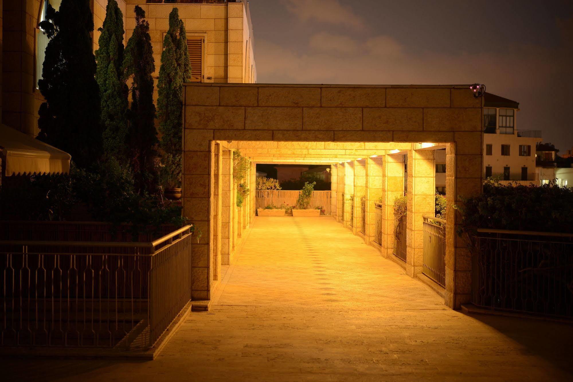 Andromeda Hill Apartments And Spa Tel Aviv Exterior photo